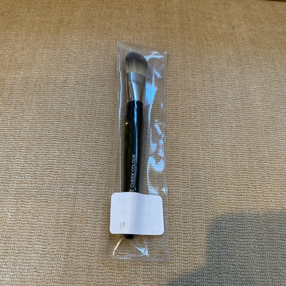 Laura Mercier Cheek Color Brush - Picture 2 of 4
